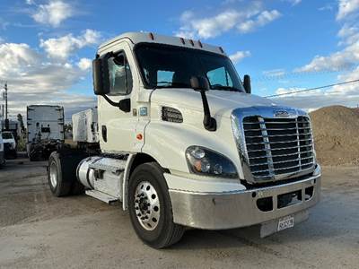 Freightliner Cascadia 113 Single Axle Day Cab Truck - 450HP, 12 Speed Automatic