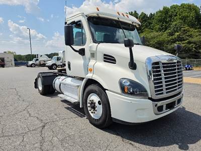 Freightliner Cascadia 113 Single Axle Day Cab Truck - 435HP, 12 Speed Automatic