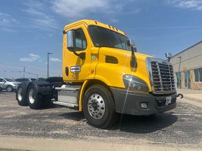 Freightliner Cascadia 113 Day Cab Truck - 450HP, 10 Speed Automatic