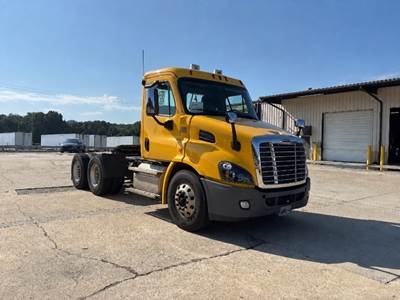 Freightliner Cascadia 113 Day Cab Truck - 450HP, 10 Speed Automatic