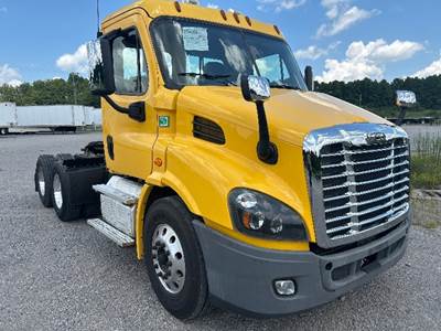 Freightliner Cascadia 113 Day Cab Truck - 450HP, 10 Speed Automatic