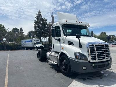 Freightliner Cascadia 113 Single Axle Day Cab Truck - 410HP, 12 Speed Automatic