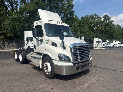 Freightliner Cascadia 113 Day Cab Truck - 410HP, 12 Speed Automatic