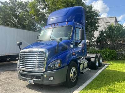 Freightliner Cascadia 113 Day Cab Truck - 450HP, 12 Speed Automatic