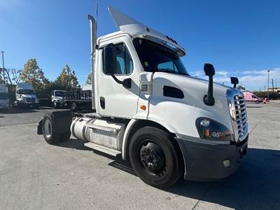 Freightliner Cascadia 113 Single Axle Day Cab Truck - 410HP, 12 Speed Automatic