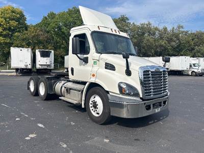 Freightliner Cascadia 113 Day Cab Truck - 410HP, 12 Speed Automatic