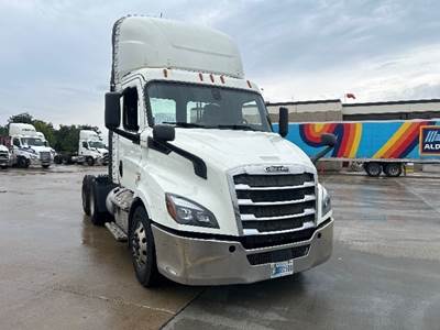 Freightliner Cascadia 116 Day Cab Truck - 435HP, 12 Speed Automatic