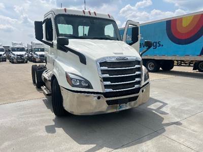 Freightliner Cascadia 116 Day Cab Truck - 435HP, 12 Speed Automatic