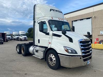 Freightliner Cascadia 116 Day Cab Truck - 435HP, 12 Speed Automatic