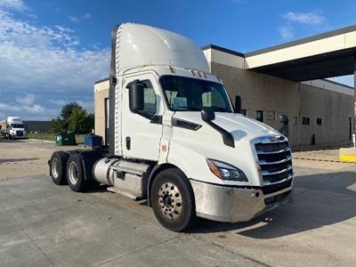 Freightliner Cascadia 116 Day Cab Truck - 435HP, 12 Speed Automatic