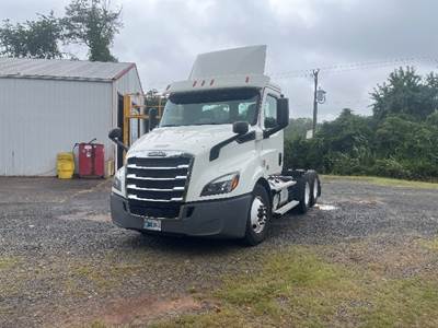 Freightliner Cascadia 116 Day Cab Truck - 450HP, 12 Speed Automatic