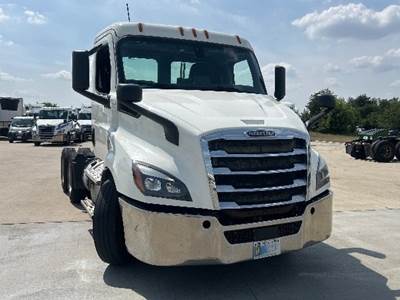 Freightliner Cascadia 116 Day Cab Truck - 435HP, 12 Speed Automatic