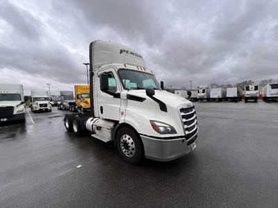 Freightliner Cascadia 116 Day Cab Truck - 435HP, 12 Speed Automatic