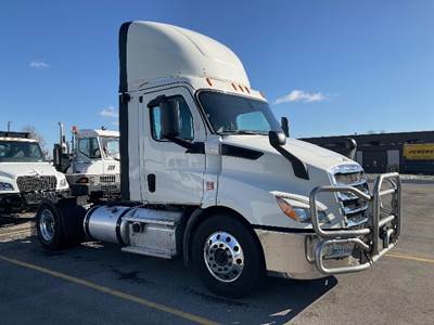 Freightliner Cascadia 116 Single Axle Day Cab Truck - 410HP, 12 Speed Automatic