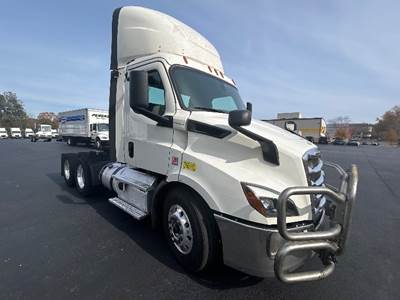 Freightliner Cascadia 116 Day Cab Truck - 435HP, 12 Speed Automatic