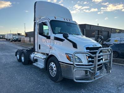 Freightliner Cascadia 116 Single Axle Day Cab Truck - 435HP, 12 Speed Automatic