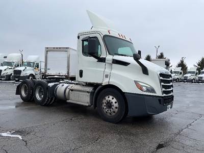 Freightliner Cascadia 116 Day Cab Truck - 450HP, 12 Speed Automatic