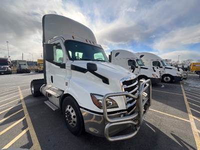 Freightliner Cascadia 116 Single Axle Day Cab Truck - 410HP, 12 Speed Automatic