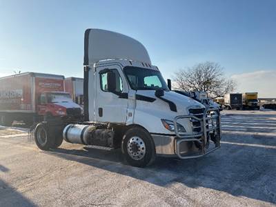 Freightliner Cascadia 116 Single Axle Day Cab Truck - 410HP, 12 Speed Automatic