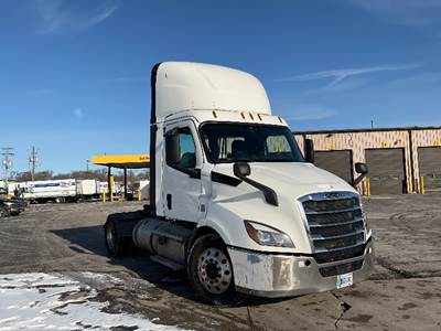 Freightliner Cascadia 116 Single Axle Day Cab Truck - 410HP, 12 Speed Automatic
