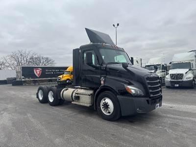 Freightliner Cascadia 116 Day Cab Truck - 450HP, 12 Speed Automatic