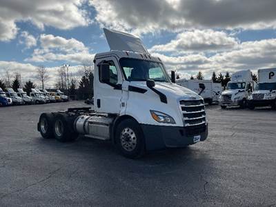 Freightliner Cascadia 116 Day Cab Truck - 450HP, 12 Speed Automatic