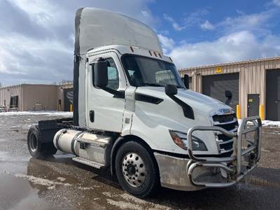Freightliner Cascadia 116 Single Axle Day Cab Truck - 410HP, 12 Speed Automatic