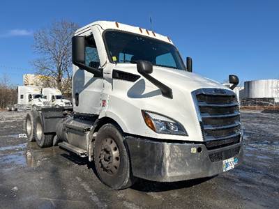 Freightliner Cascadia 116 Day Cab Truck - 450HP, 12 Speed Automatic