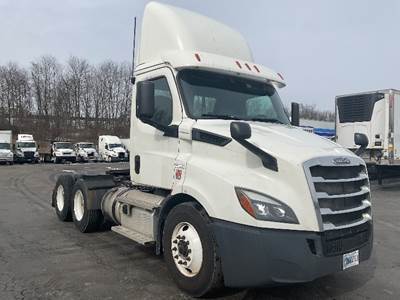 Freightliner Cascadia 116 Day Cab Truck - 450HP, 12 Speed Automatic
