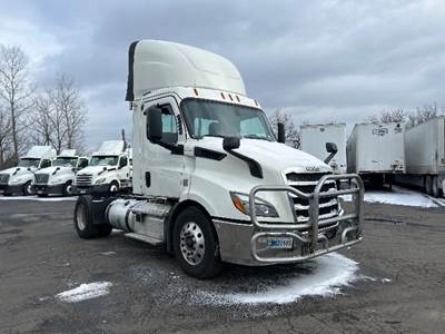 Freightliner Cascadia 116 Single Axle Day Cab Truck - 410HP, 12 Speed Automatic