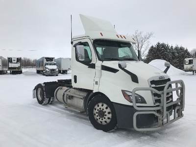 Freightliner Cascadia 116 Single Axle Day Cab Truck - 450HP, 12 Speed Automatic