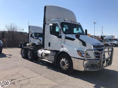 Freightliner Cascadia 116 Day Cab Truck - 435HP, 12 Speed Automatic