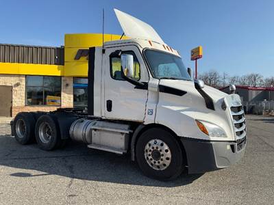 Freightliner Cascadia 116 Day Cab Truck - 450HP, 12 Speed Automatic