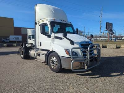 Freightliner Cascadia 116 Single Axle Day Cab Truck - 410HP, 12 Speed Automatic