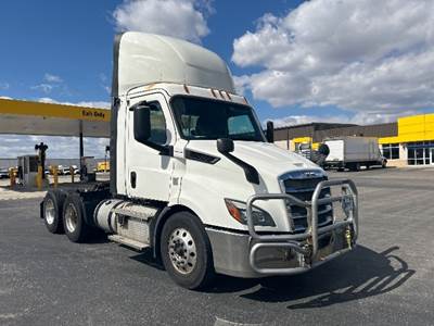 Freightliner Cascadia 116 Day Cab Truck - 435HP, 12 Speed Automatic