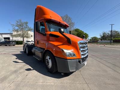 Freightliner Cascadia 116 Day Cab Truck - 450HP, 12 Speed Automatic
