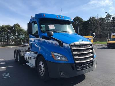 Freightliner Cascadia 116 Day Cab Truck - 450HP, 12 Speed Automatic