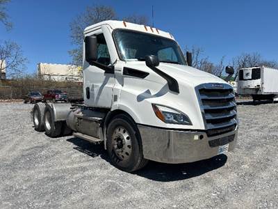 Freightliner Cascadia 116 Day Cab Truck - 450HP, 12 Speed Automatic