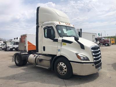 Freightliner Cascadia 116 Single Axle Day Cab Truck - 410HP, 12 Speed Automatic