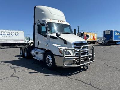 Freightliner Cascadia 116 Day Cab Truck - 435HP, 12 Speed Automatic