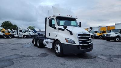 Freightliner Cascadia 116 Day Cab Truck - 410HP, 12 Speed Automatic