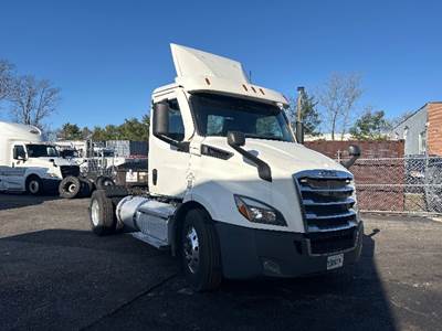 Freightliner Cascadia 116 Single Axle Day Cab Truck - 450HP, 12 Speed Automatic