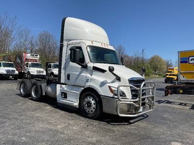 Freightliner Cascadia 116 Day Cab Truck - 450HP, 12 Speed Automatic