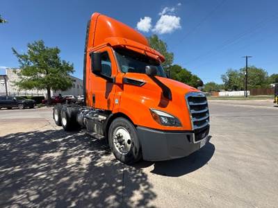Freightliner T11664ST Day Cab Truck - 450HP, 12 Speed Automatic