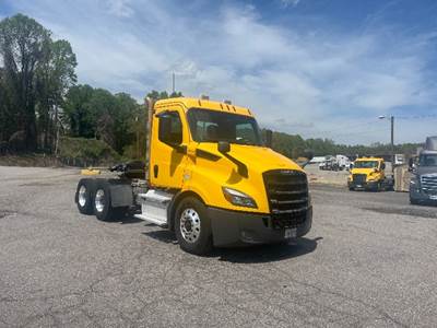Freightliner Cascadia 116 Day Cab Truck - 450HP, 12 Speed Automatic