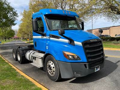Freightliner Cascadia 116 Day Cab Truck - 450HP, 12 Speed Automatic