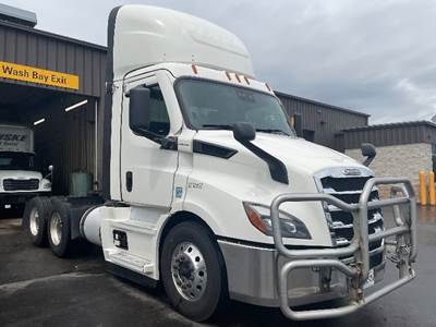 Freightliner Cascadia 116 Day Cab Truck - 450HP, 12 Speed Automatic