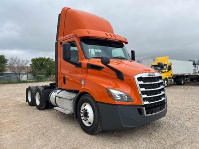 Freightliner Cascadia 116 Day Cab Truck - 450HP, 12 Speed Automatic