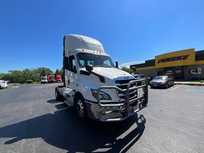 Freightliner Cascadia 116 Single Axle Day Cab Truck - 410HP, 12 Speed Automatic