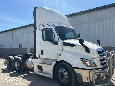 Freightliner Cascadia 116 Day Cab Truck - 450HP, 12 Speed Automatic
